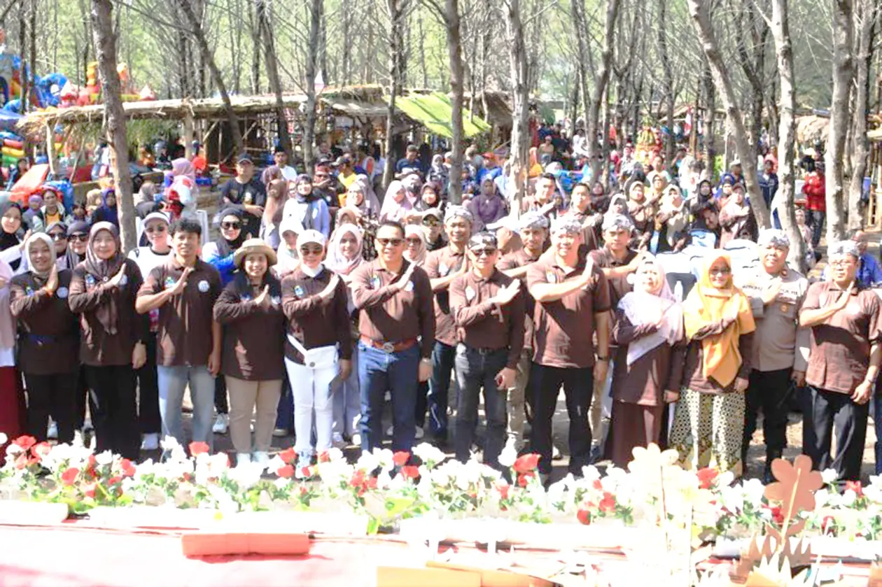 Sihir Kebudayaan di Pesisir Probolinggo: Puluhan UMKM Banjir Cuan di Festival Gir Sereng!