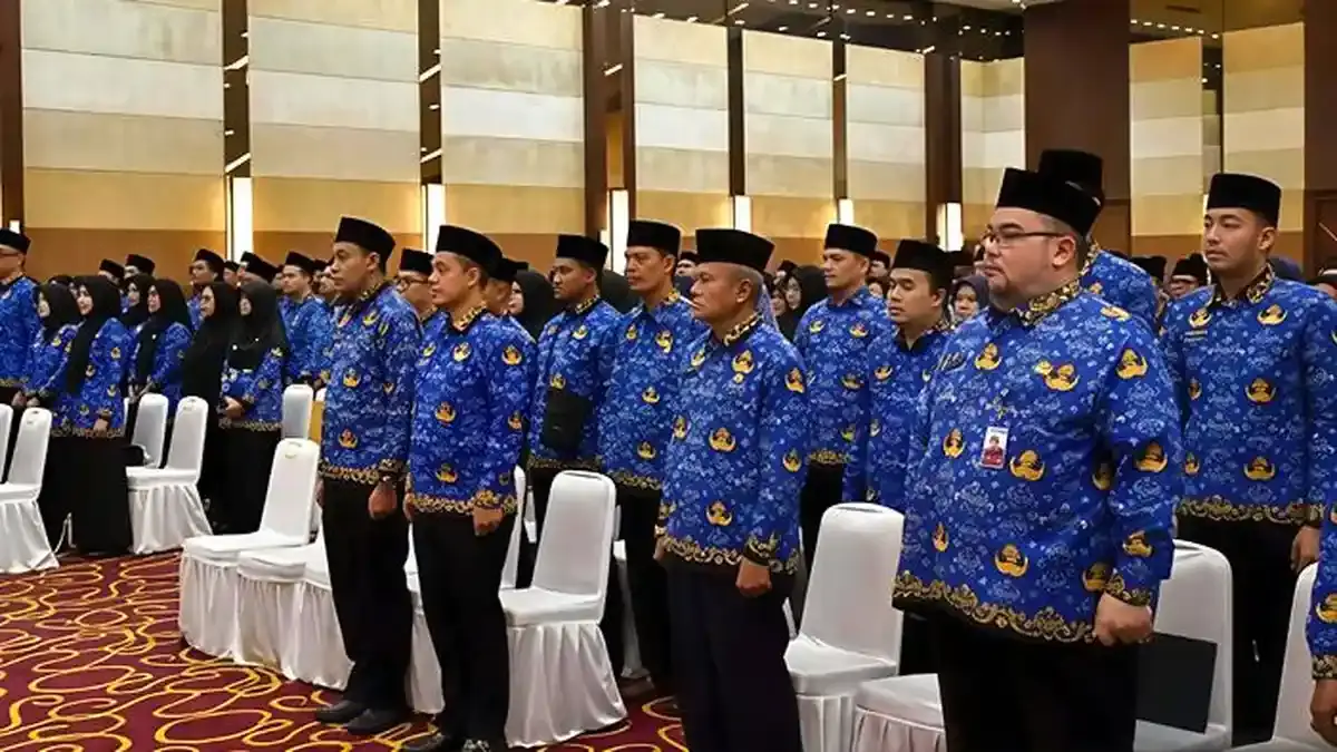 Pesan Plt Gubri Usai Lantik 301 PNS, Harus Kerja Bersih Bukan Cari Beking - Tribunpekanbaru.com