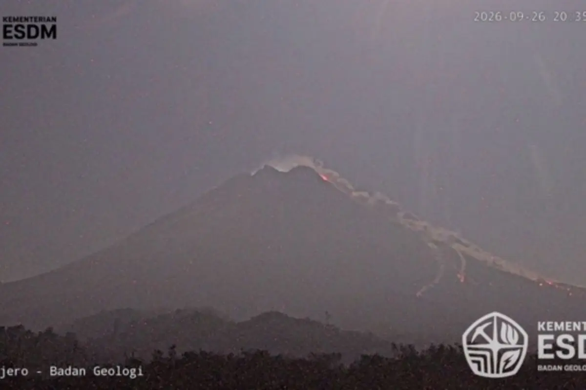 Gunung Merapi luncurkan awan panas sejauh 2 km arah Kali Boyong