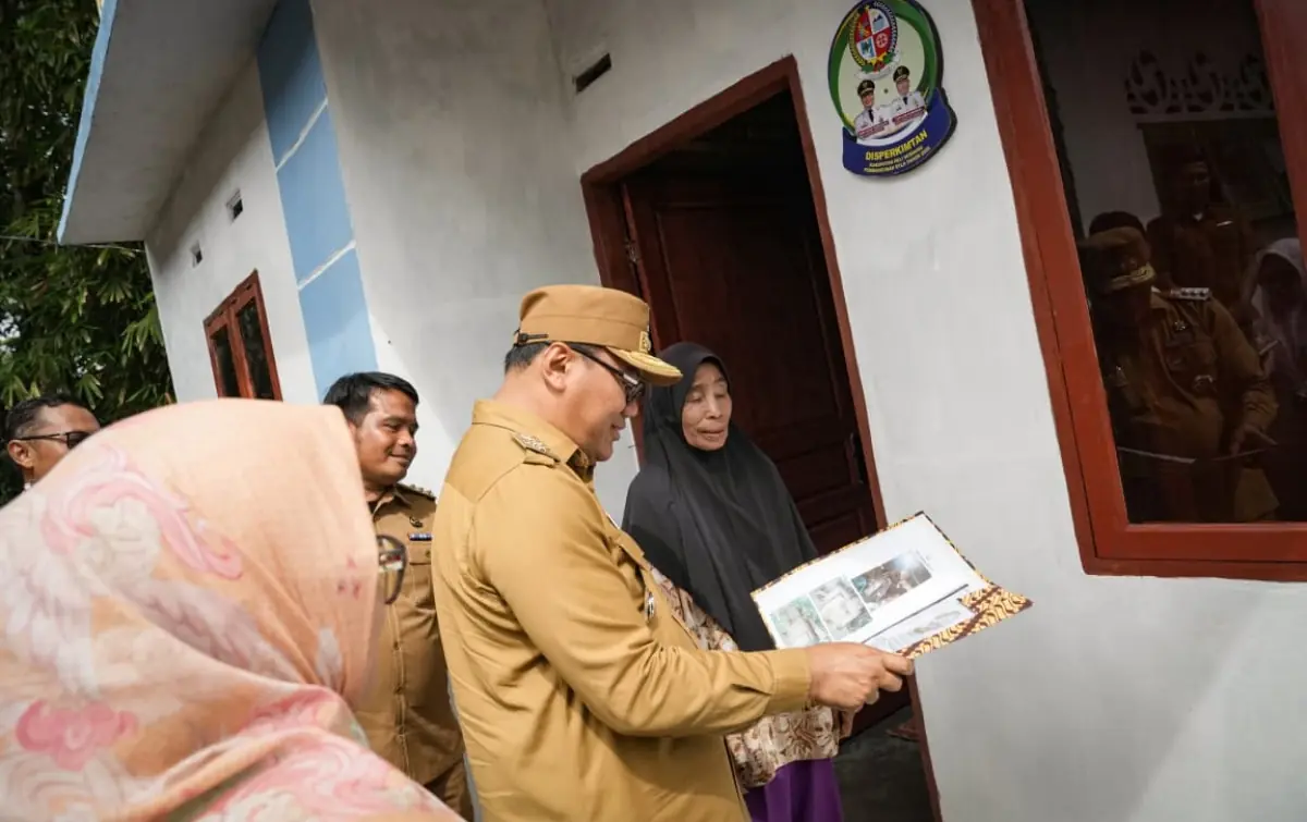 Pasca Renovasi, Bupati Deli Serdang Serahkan Kunci Program Rumah Tidak Layak Huni