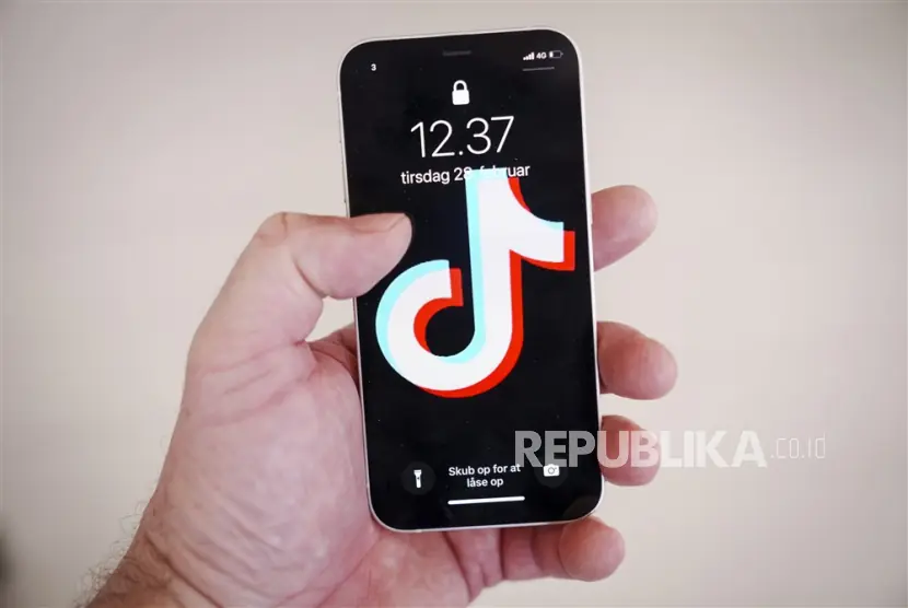 Ramai Lansia Jualan Live TikTok, Benarkah Bisa Cegah Pikun?