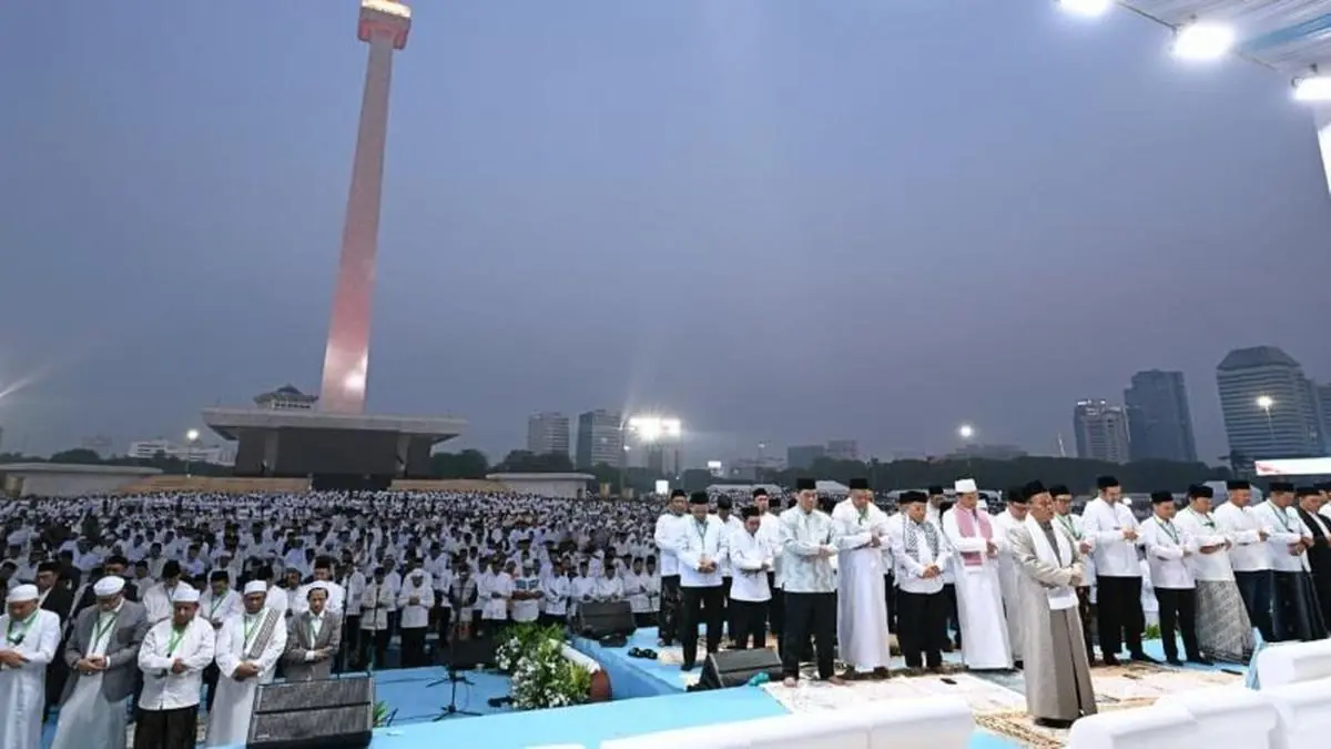 Zikir dan Doa Kebangsaan Sukses Digelar, 100 Ribu Peserta Syukuri HUT ke-81 RI - merdeka.com