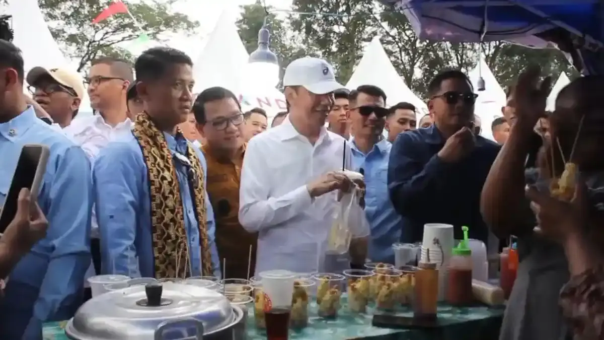 Senangnya Warga Lampung Tengah Saat Jokowi Cicipi Makanan - Tribunlampung.co.id
