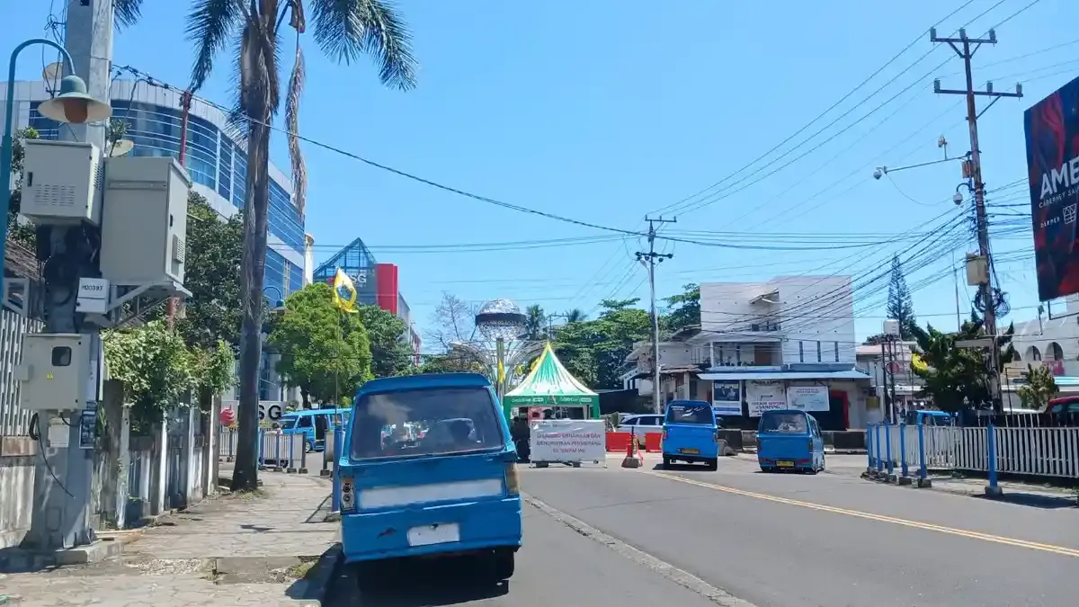Mikro Mulai Ngetem Lagi di Zero Point Manado, Warga Minta Penertiban Lebih Tegas - Tribunmanado.co.id