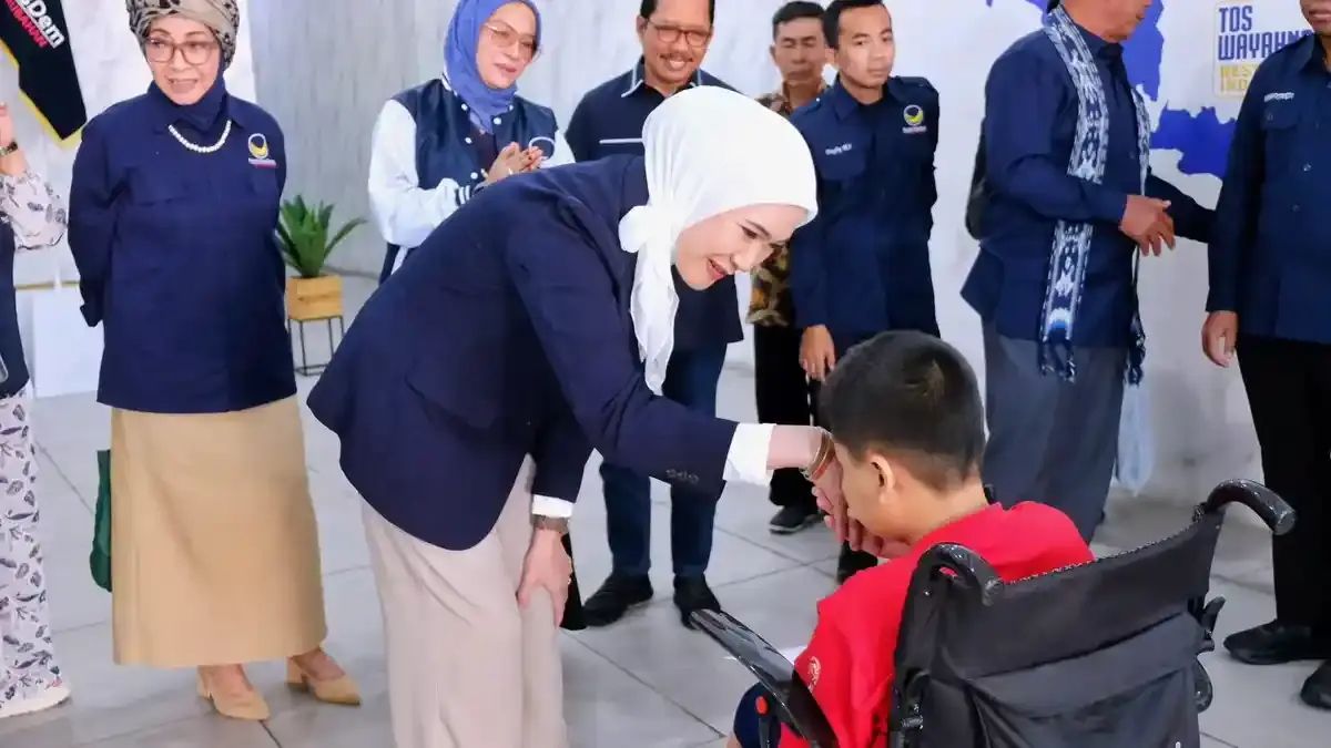 Kisah Haru Nabil Berbuah Kepedulian, Anggota DPR RI Berikan Kursi Roda Elektrik dan Jamin Pendidikan - Surya.co.id