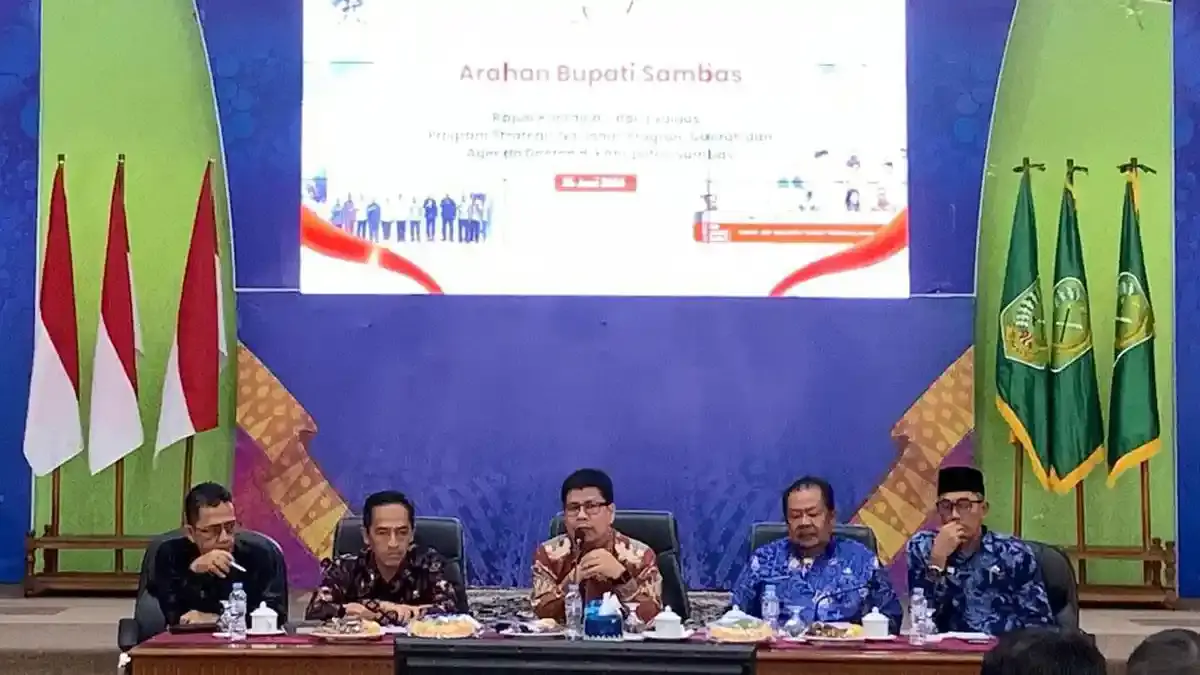 Bupati Satono Pimpin Rakor Evaluasi Program, Kawal Sekolah Rakyat hingga Konektivitas Perbatasan - Tribunpontianak.co.id
