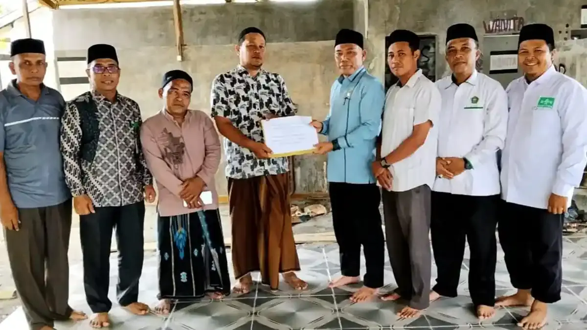 PCNU dan LAZISNU Aceh Barat Salurkan Bantuan Infak untuk Pembangunan Musalla Teuku Umar - Serambinews.com