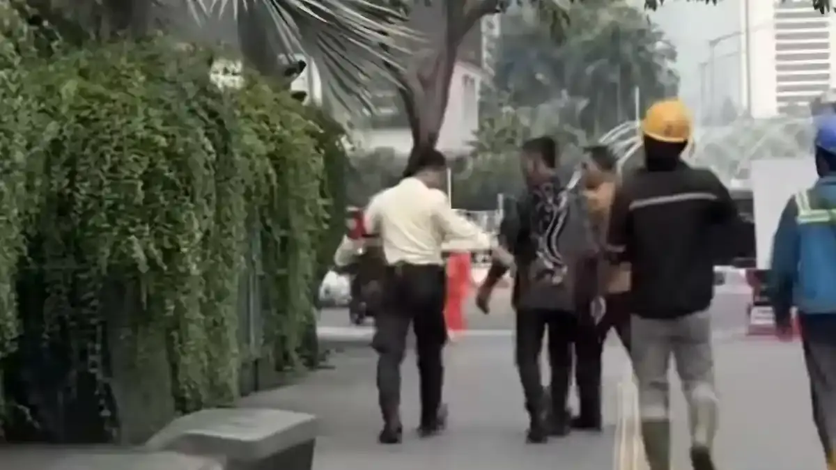 Kasus Alphard Viral di Bundaran HI Berlanjut, Satpam Diperiksa Propam Polda Jabar - Tribunnews.com