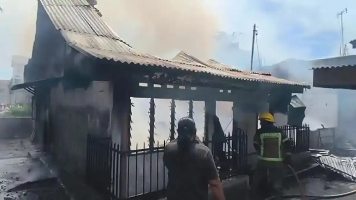 PILU Lansia di Denai, Histeris Rumahnya Terbakar, Uang Bantuan Pemerintah di Bawah Kasur Hangus - Tribun-medan.com