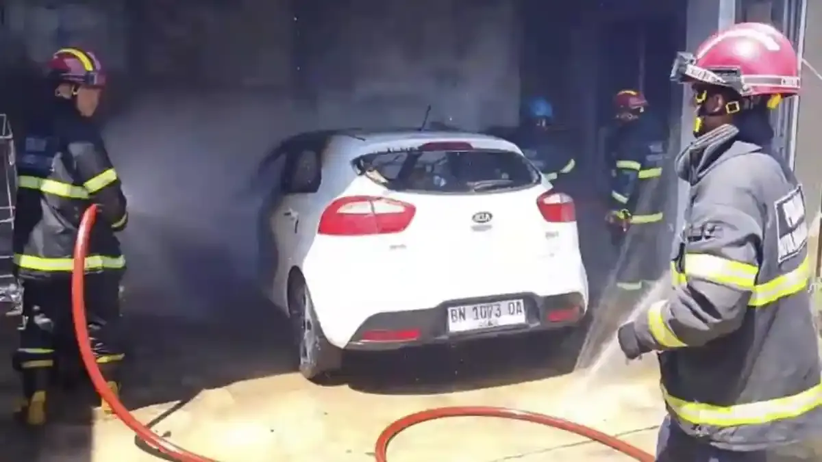 Diduga Berawal dari Mesin Cuci Api Hanguskan Motor dan Mobil di Garasi Rumah Selindung - Bangkapos.com